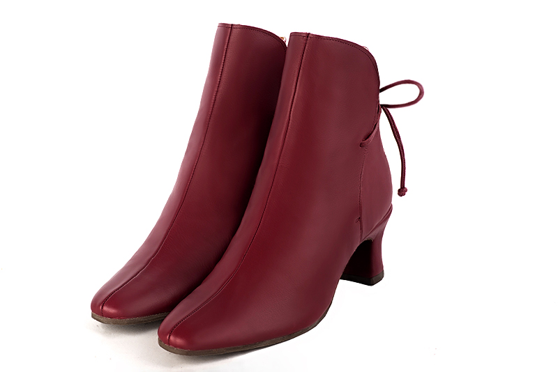 Burgundy red women's ankle boots with laces at the back. Square toe. Medium spool heels. Front view - Florence KOOIJMAN